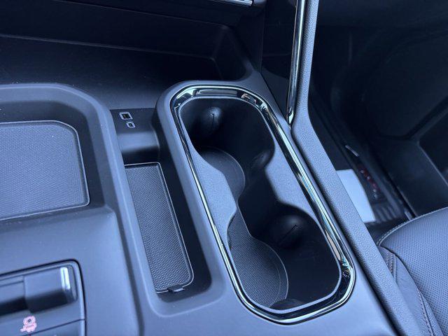 2025 GMC Sierra 2500HD 4WD Crew Cab Standard Bed AT4