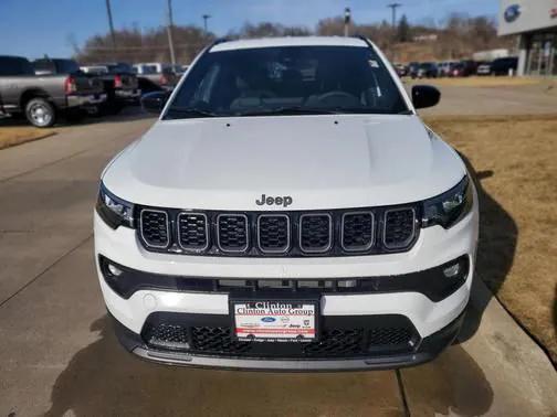 2025 Jeep Compass COMPASS LATITUDE 4X4