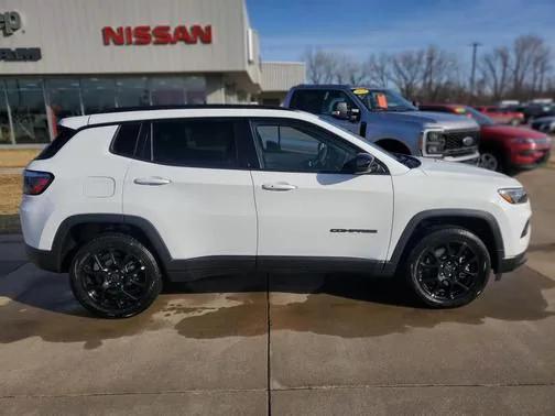 2025 Jeep Compass COMPASS LATITUDE 4X4