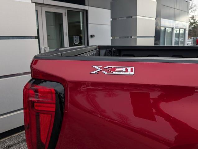 2025 GMC Sierra 1500 4WD Crew Cab Short Box SLT