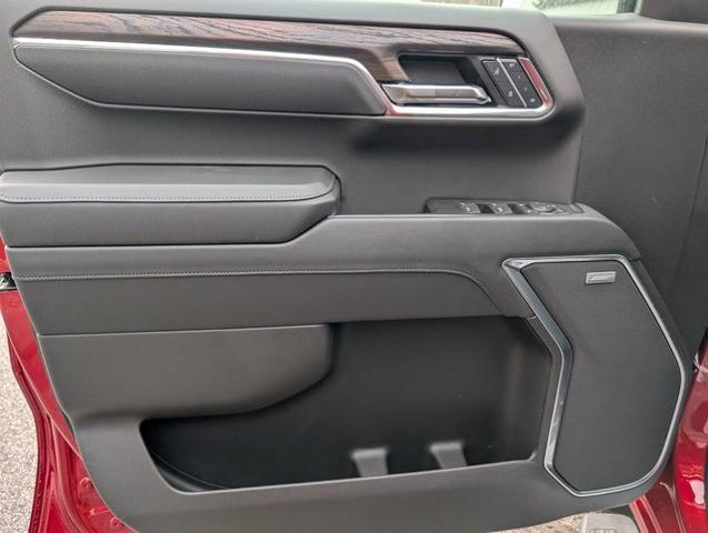 2025 GMC Sierra 1500 4WD Crew Cab Short Box SLT