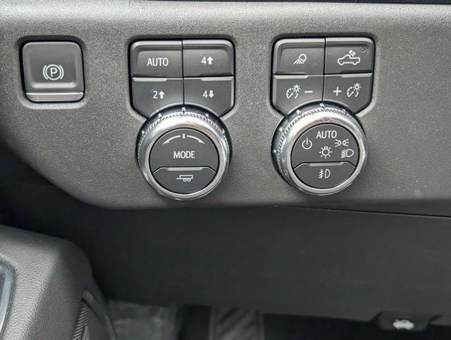 2025 GMC Sierra 1500 4WD Crew Cab Short Box SLT