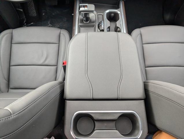 2025 GMC Sierra 1500 4WD Crew Cab Short Box SLT