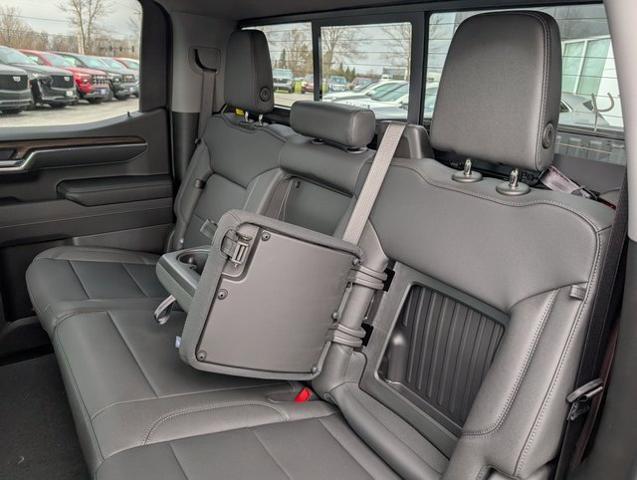 2025 GMC Sierra 1500 4WD Crew Cab Short Box SLT