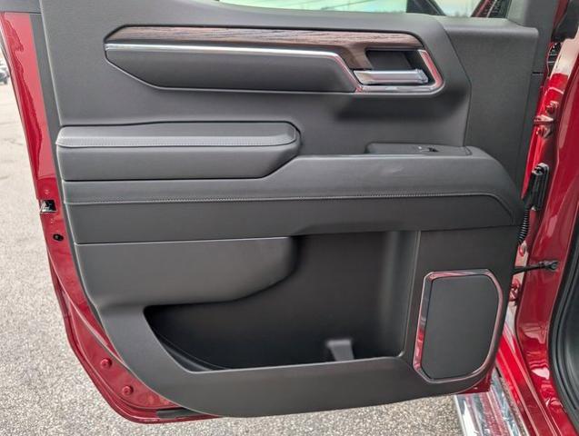 2025 GMC Sierra 1500 4WD Crew Cab Short Box SLT
