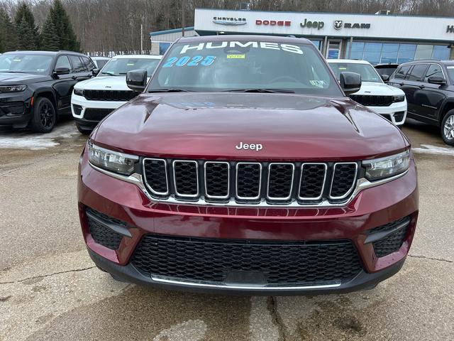 2025 Jeep Grand Cherokee GRAND CHEROKEE LAREDO X 4X4
