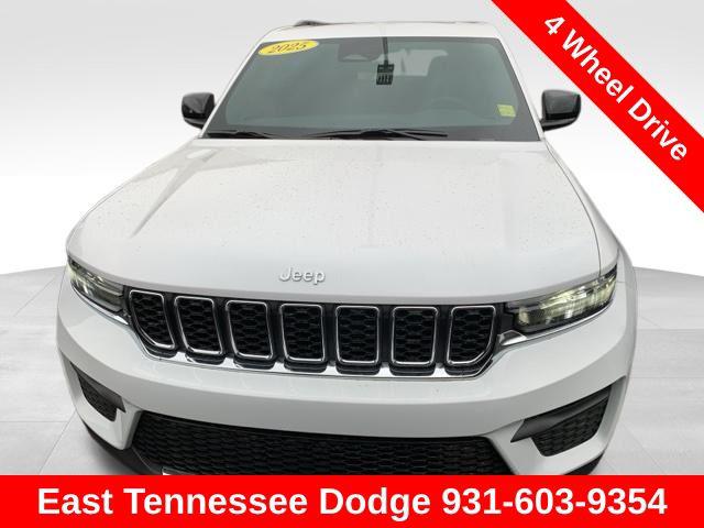 2025 Jeep Grand Cherokee GRAND CHEROKEE LAREDO X 4X4