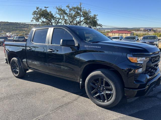 2023 Chevrolet Silverado 1500 4WD Crew Cab Short Bed Custom