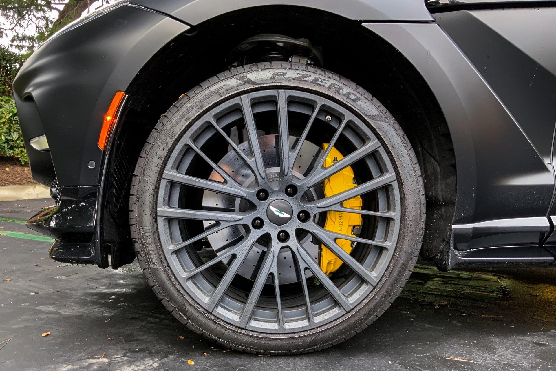 Aston Martin 2023 DBX 707