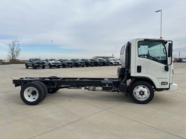 2025 Chevrolet 5500 wt