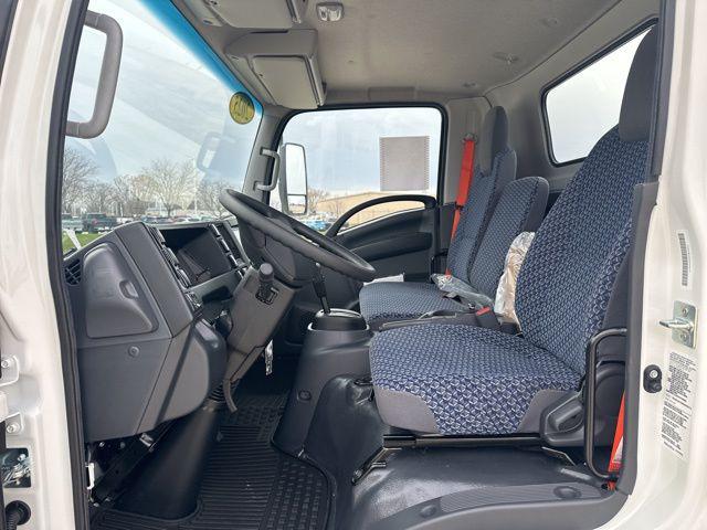 2025 Chevrolet 5500 wt