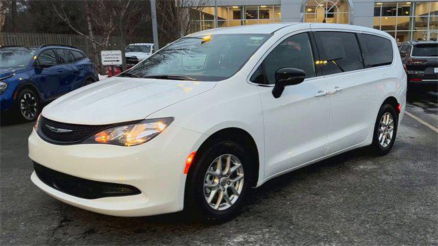 2025 Chrysler Voyager VOYAGER LX
