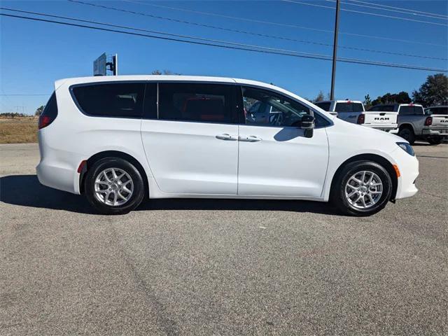 2025 Chrysler Voyager VOYAGER