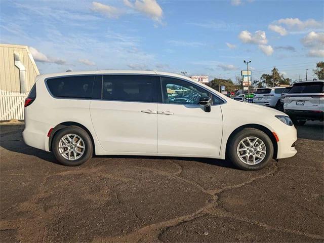2025 Chrysler Voyager VOYAGER