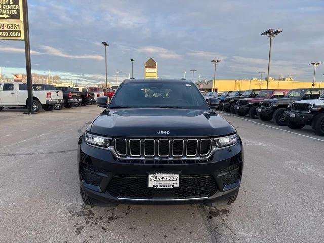 2025 Jeep Grand Cherokee GRAND CHEROKEE LAREDO X 4X4