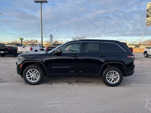 2025 Jeep Grand Cherokee GRAND CHEROKEE LAREDO X 4X4