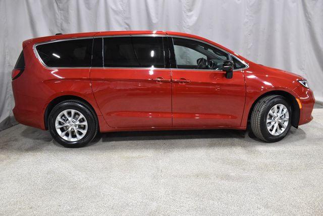 2025 Chrysler Pacifica PACIFICA SELECT AWD