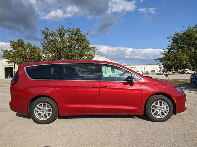 2025 Chrysler Voyager VOYAGER