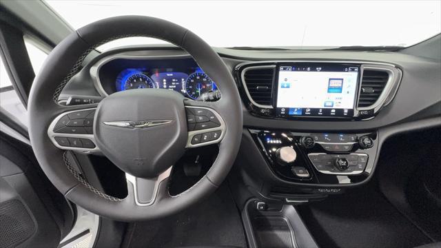 2025 Chrysler Voyager VOYAGER LX