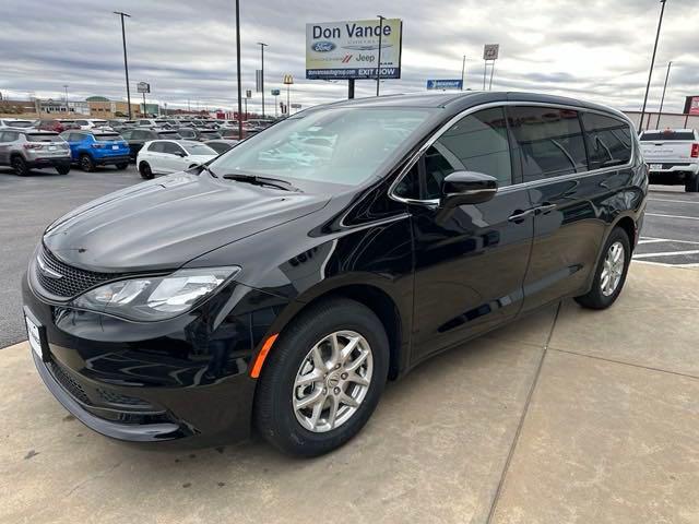 2025 Chrysler Voyager VOYAGER LX