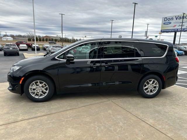 2025 Chrysler Voyager VOYAGER LX