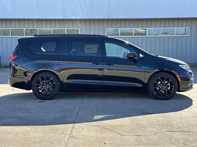 2024 Chrysler Pacifica PACIFICA TOURING L