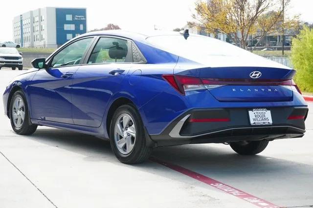 2024 Hyundai Elantra SE