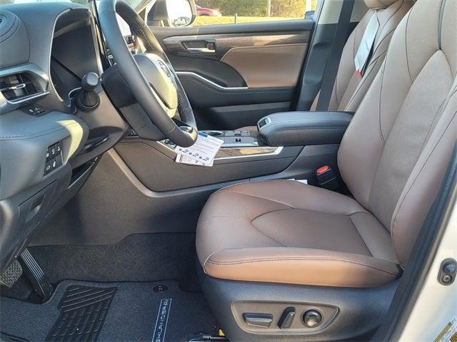 2025 Toyota Highlander Hybrid XLE