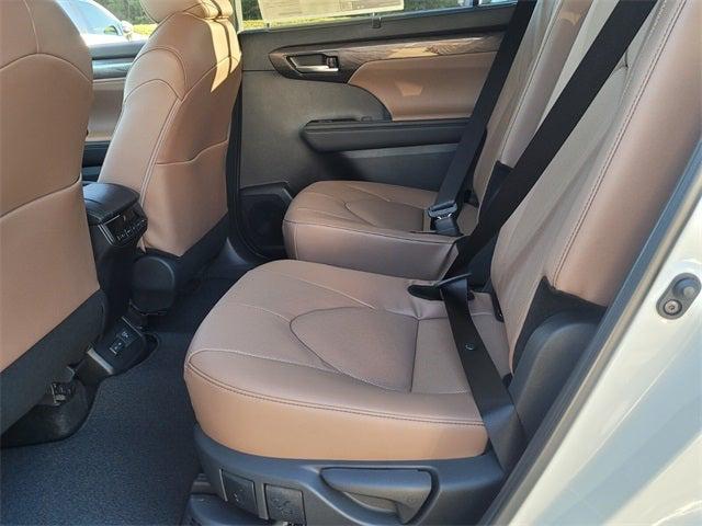 2025 Toyota Highlander Hybrid XLE