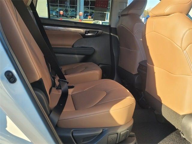 2025 Toyota Highlander Hybrid XLE