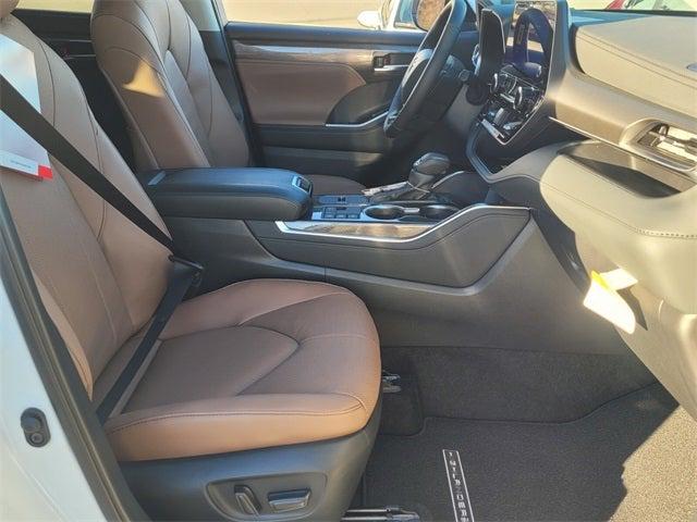 2025 Toyota Highlander Hybrid XLE