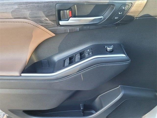 2025 Toyota Highlander Hybrid XLE
