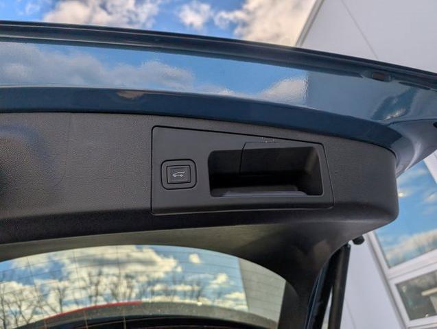 2025 Cadillac XT4 AWD Premium Luxury