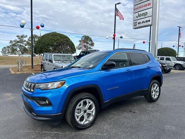 2025 Jeep Compass COMPASS LATITUDE 4X4
