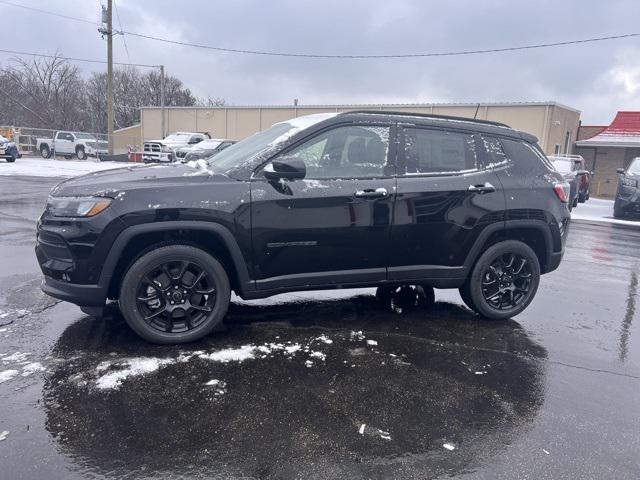 2025 Jeep Compass COMPASS LATITUDE 4X4