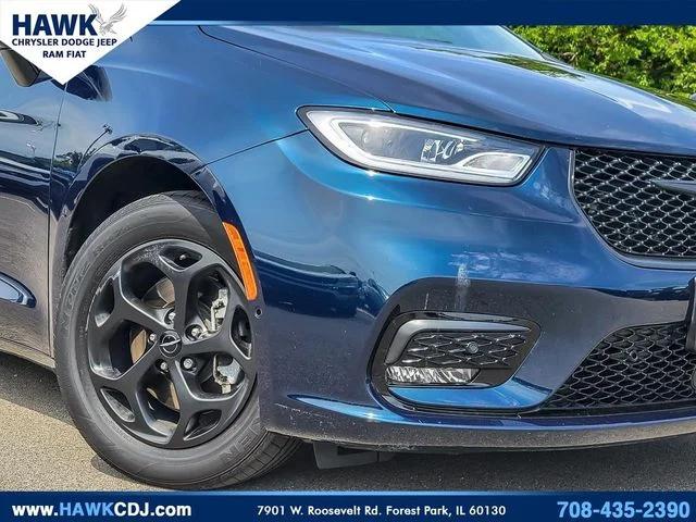 2024 Chrysler Pacifica Hybrid Premium S Appearance Pkg