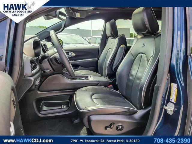 2024 Chrysler Pacifica Hybrid Premium S Appearance Pkg