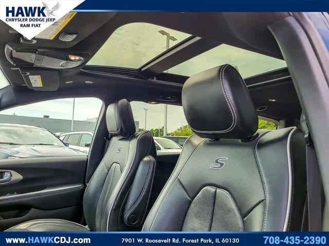 2024 Chrysler Pacifica Hybrid Premium S Appearance Pkg