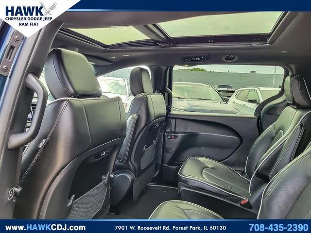 2024 Chrysler Pacifica Hybrid Premium S Appearance Pkg
