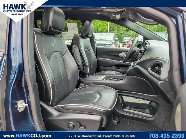 2024 Chrysler Pacifica Hybrid Premium S Appearance Pkg