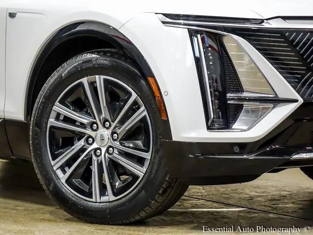2025 Cadillac iQ Luxury 2 RWD