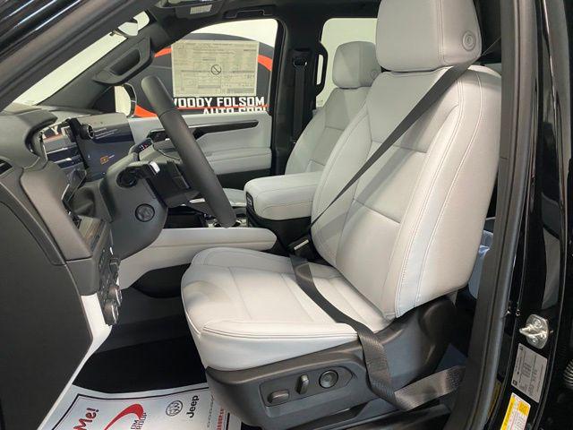 2025 Chevrolet Suburban 4WD Premier