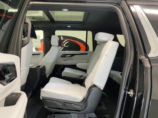 2025 Chevrolet Suburban 4WD Premier