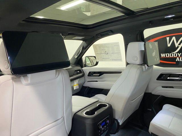 2025 Chevrolet Suburban 4WD Premier