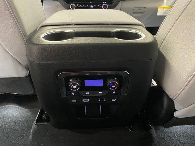 2025 Chevrolet Suburban 4WD Premier