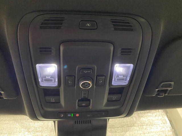 2025 Chevrolet Suburban 4WD Premier
