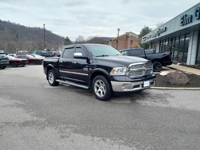 2017 RAM 1500 Laramie Crew Cab 4x4 57 Box