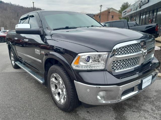 2017 RAM 1500 Laramie Crew Cab 4x4 57 Box