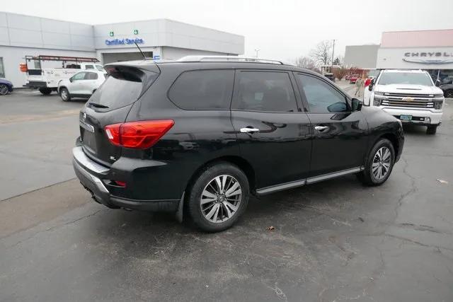 2017 Nissan Pathfinder SL