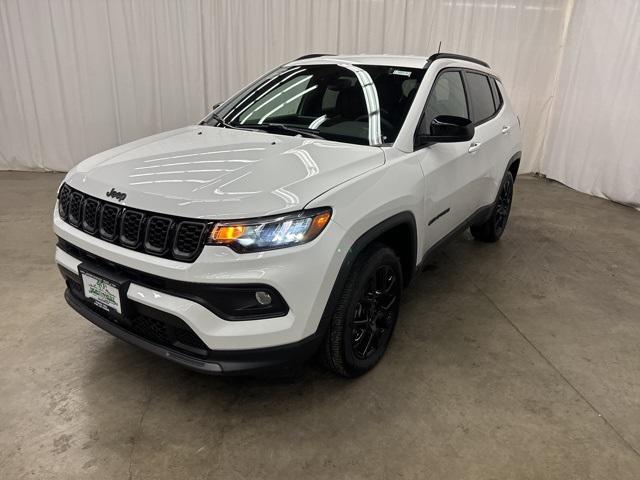 2025 Jeep Compass COMPASS LATITUDE 4X4